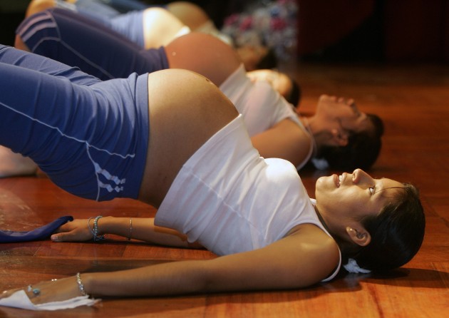 В программу курсов по подготовки к родам входит лечебная гимнастика